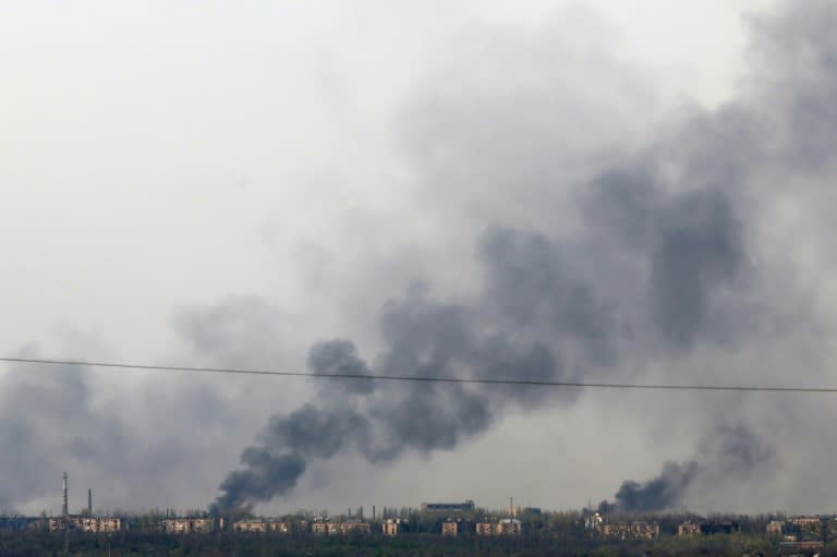 Angesichts der unablässigen russischen Angriffe hat die Ukraine ihre Verteidigung im Osten bei der Frontstadt Tschassiw Jar nach eigenen Angaben verstärkt. Es seien zusätzliche Waffen und Drohnen dorthin geschickt worden, gab die Armee bekannt. (Anatolii STEPANOV)