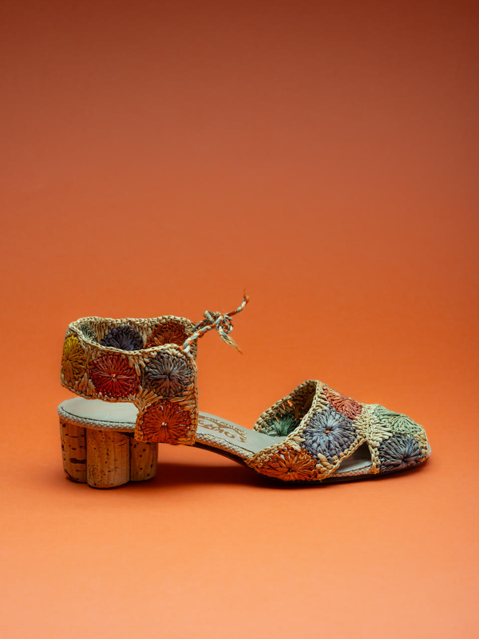 Raffia sandal with heel made of cork stoppers, 1936-1938.