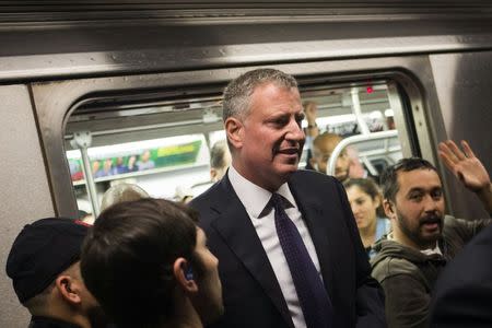 New York Mayor Bill de Blasio exits a subway train while on his way to a news conference in New York September 25, 2014. REUTERS/Adrees Latif