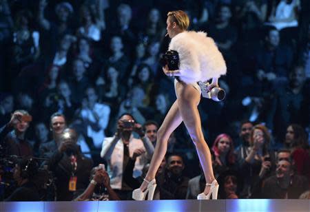 Singer Miley Cyrus walks on stage during the 2013 MTV Europe Music Awards at the Ziggo Dome in Amsterdam November 10, 2013. REUTERS/Remko De Waal