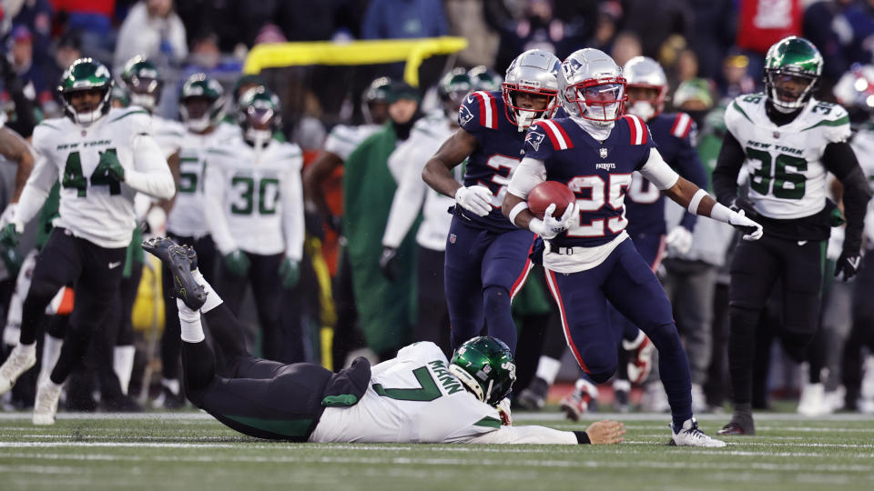 New England Patriots cornerback Marcus Jones (25) runs past New York Jets punter Braden Mann for a game-winning punt return touchdown.(AP Photo/Michael Dwyer)