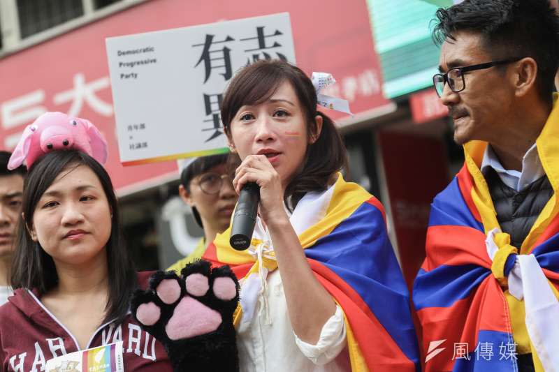 20191026-立委參選人許淑華26日出席「同志好厝邊 Together, Make Taiwan Better」遊行，並邀請西藏台灣人權連線理事長札西・慈仁（左）同行。（簡必丞攝）