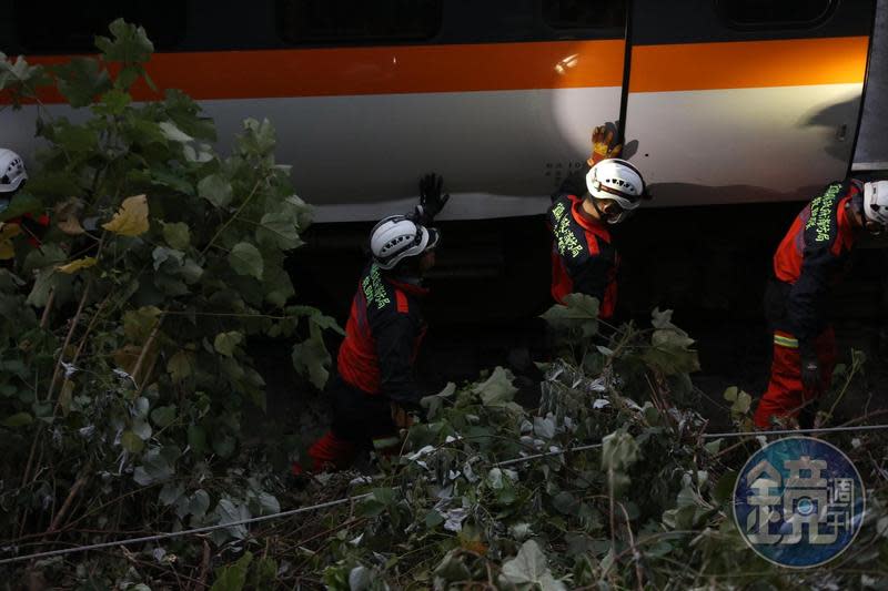 台鐵「太魯閣號」撞上工程車，導致50人死亡、162人輕重傷。