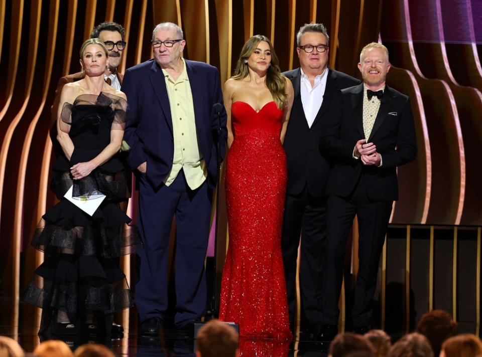 Julie Bowen, Ty Burrell, Ed O'Neill, Sofía Vergara, Eric Stonestreet, Jesse Tyler Ferguson, 2024 SAG Awards, reunions