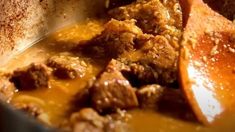 Curry in pan with beef chuck roast 
