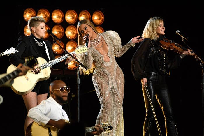 Beyoncé' performs on the stage with The Chicks