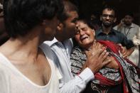 A Christian woman mourns the death of her son at the site of a suicide blast at a church in Peshawar September 22, 2013. A pair of suicide bombers blew themselves up outside the church in the Pakistani city of Peshawar, killing 40 people after Sunday mass, security officials said. REUTERS/Fayaz Aziz (PAKISTAN - Tags: RELIGION CIVIL UNREST)