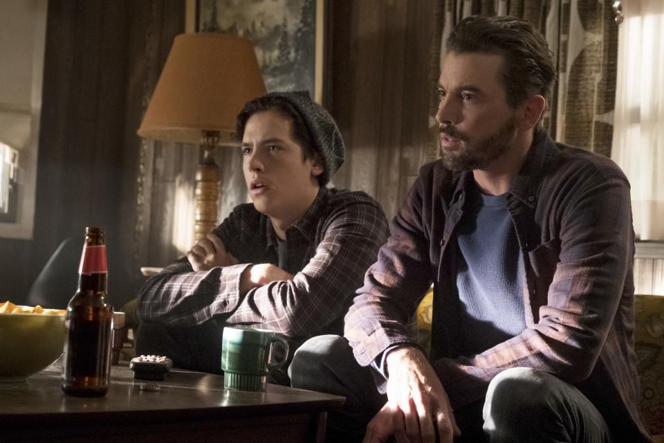 Riverdale -- "Chapter Twenty-Six: The Tell-Tale Heart" -- Image Number: RVD213b_0114.jpg -- Pictured (L-R): Cole Spouse as Jughead and Skeet Ulrich as FP Jones -- Photo: Katie Yu/The CW -- ÃÂ© 2018 The CW Network, LLC. All Rights Reserved.