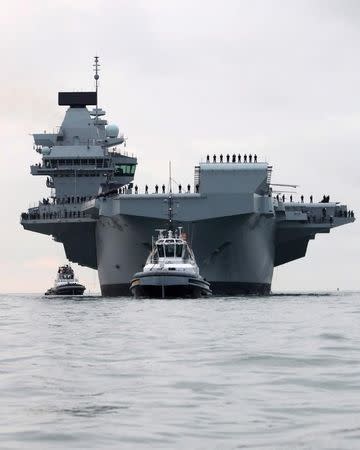 The Royal Navy's new aircraft carrier, HMS Queen Elizabeth, arrives in Portsmouth, Britain August 16, 2017. POPHOT Ian Simpson/Royal Navy/MoD/Crown Copyright/Handout via REUTERS
