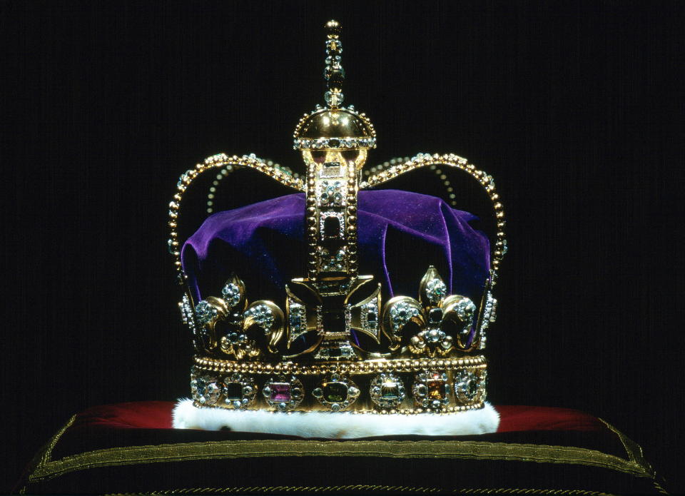 Diese Krone trug schon Queen Elizabeth II. bei ihrer Krönung (Bild: Tim Graham Photo Library via Getty Images)
