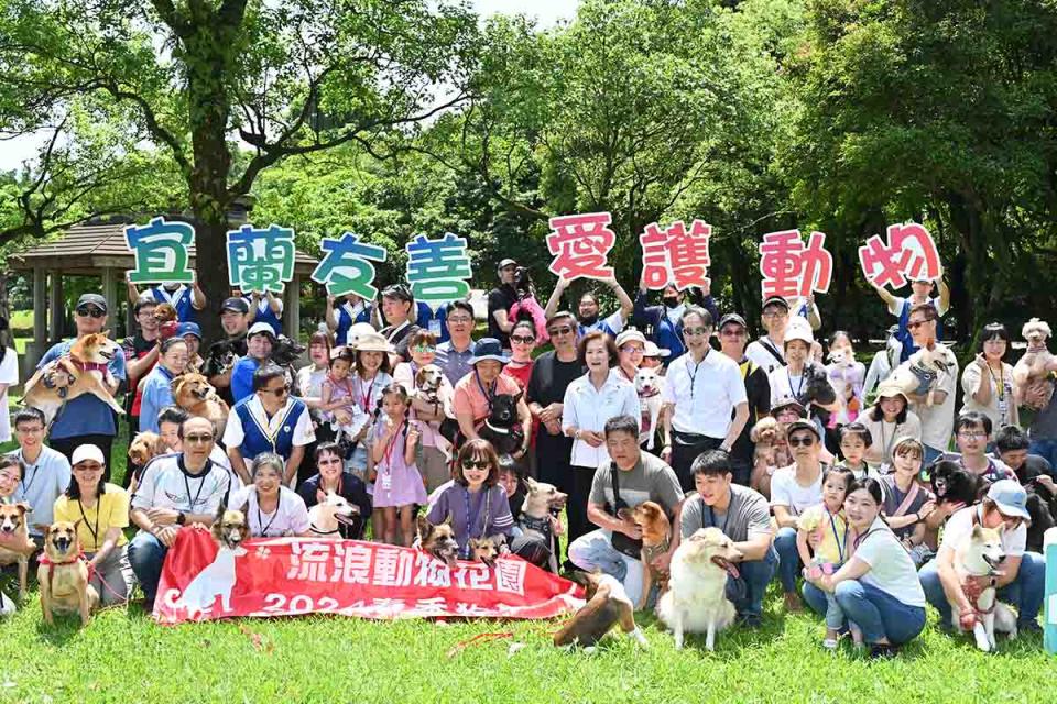 縣長林姿妙表示，宜蘭縣政府長期以來推動流浪犬貓送養並且與民間社團及志工團體公私協力，已經建立起送養模式，希望讓流浪動物都能回到家庭的溫暖懷抱。並透過今天綠博的活動與飼主及毛小孩的陪伴，期能提升對生命的關懷、對環境的關懷及對人的關懷，打造宜蘭成為動物與人友善城市。