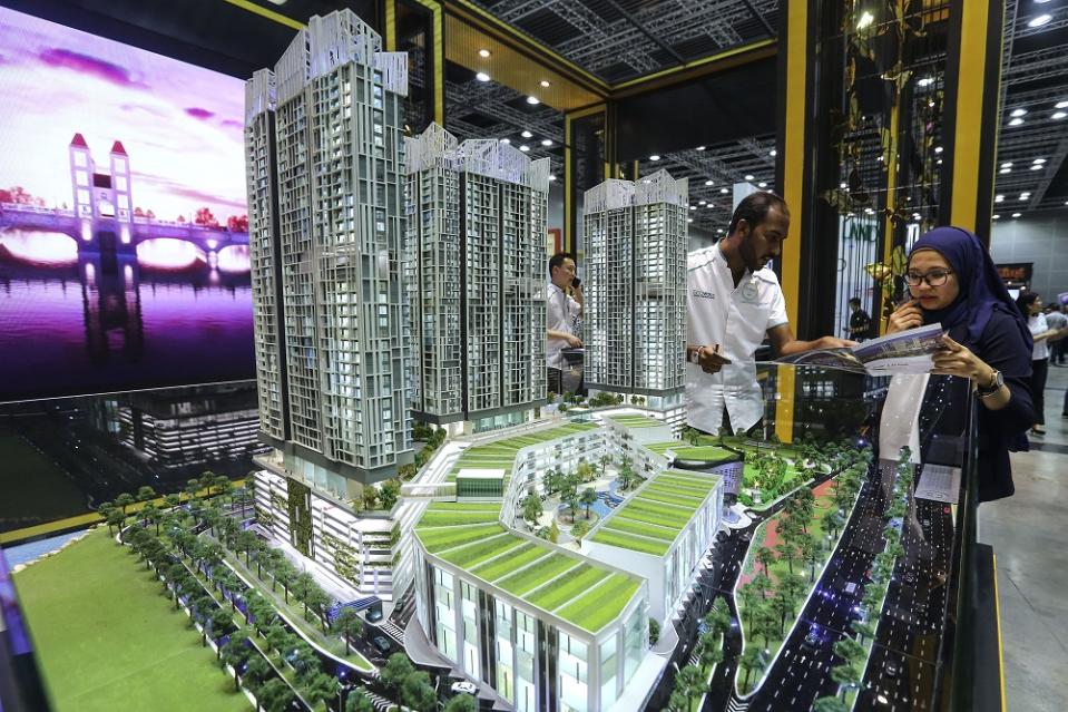 A sales agent (left) speaks to a visitor during the launch of the Home Ownership Campaign at the Kuala Lumpur Convention Centre March 1, 2019. — Picture by Yusof Mat Isa