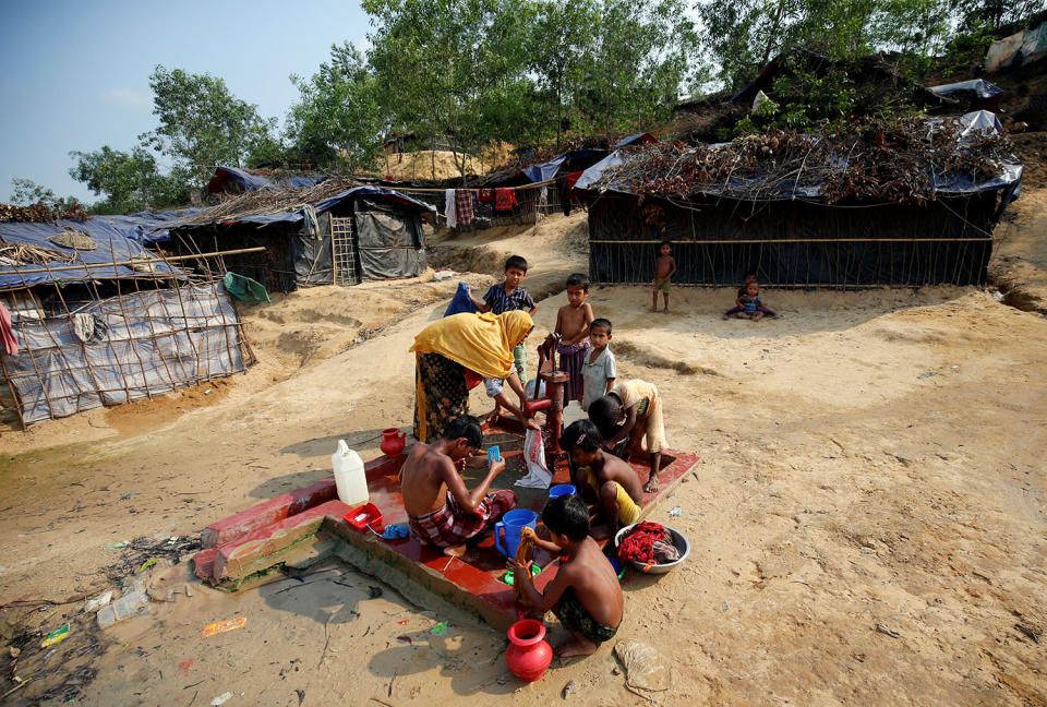 Rohingya refugees take bath and collect water from a tube-well at Balukhali Makeshift Refugee Camp