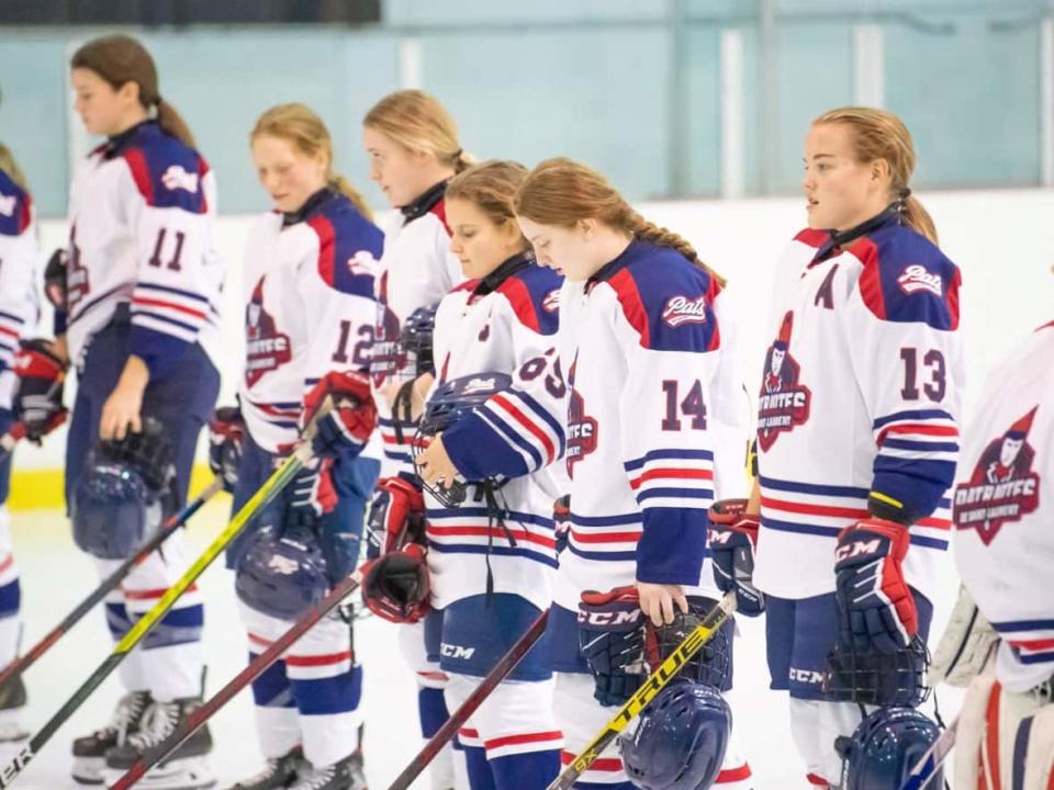 Players on CEGEP de Saint-Laurent's women's hockey team are rejoicing after the team secured enough players to save the program, which was recently put on pause because of problems recruiting players. (Facebook CEGEP Saint-Laurent/Sammy-Lee Photographie - image credit)
