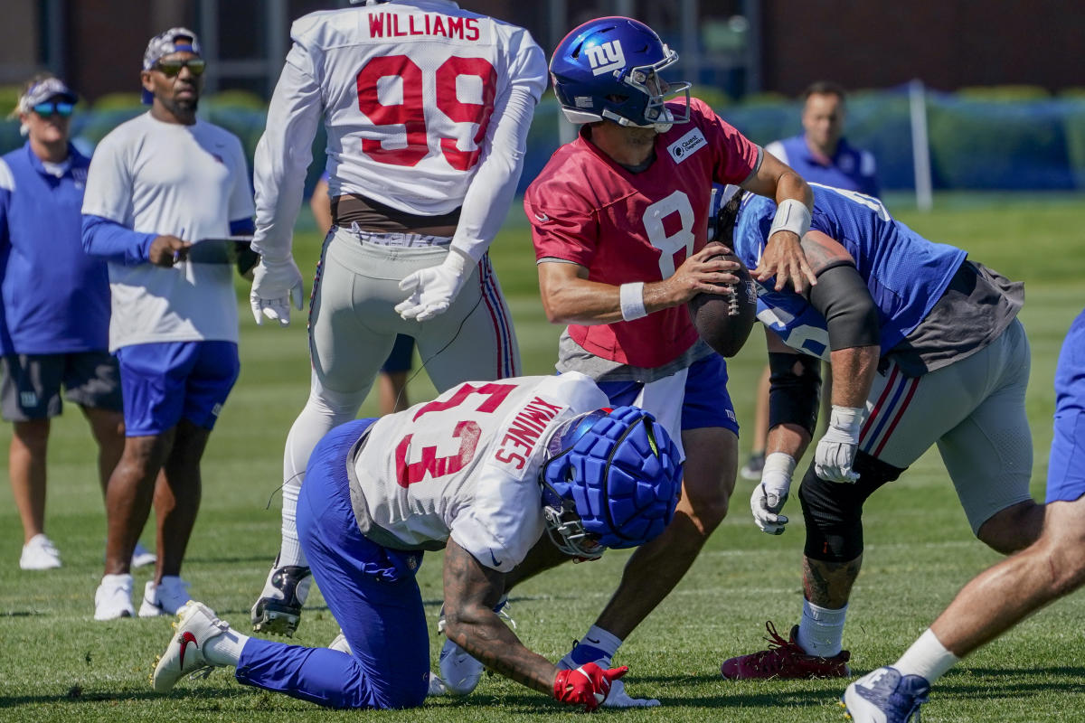 Daniel Jones: NY Giants rookie quarterback off and running at minicamp