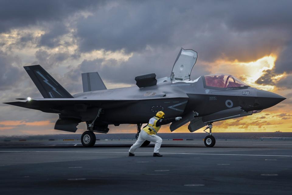 An F-35B from No. 617 Squadron conducting carrier qualifications on HMS <em>Queen Elizabeth</em>. <em>Crown Copyright</em>