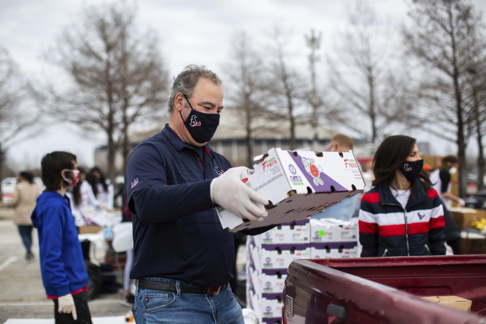 Texans' Cal McNair distribute supplies during the Neighborhood Super Site food distribution event organized by the Houston Food Bank and HISD, Sunday, Feb. 21, 2021, in Houston. (Marie D. De Jesús/Houston Chronicle via AP)