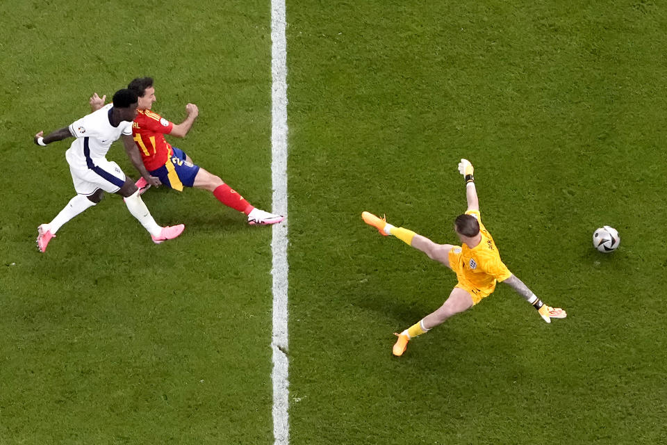 Spain's Mikel Oyarzabal, center, scores his side's second goal during the final match between Spain and England at the Euro 2024 soccer tournament in Berlin, Germany, Sunday, July 14, 2024. (AP Photo/Thanassis Stavrakis)