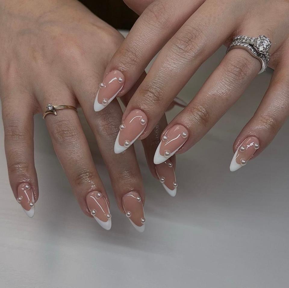 <cite class="credit">Instagram / @nails\_bybou</cite>