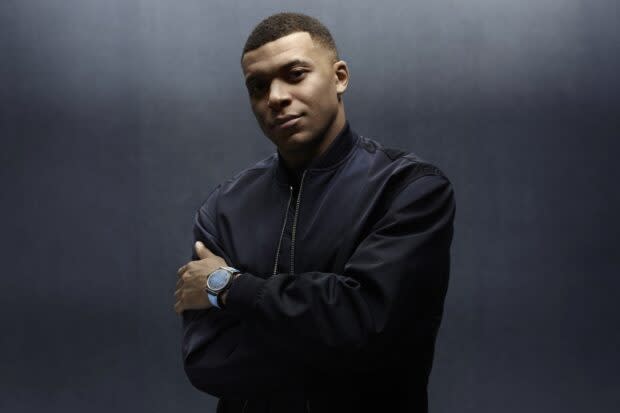 Kylian Mbappé en campagne pour la nouvelle montre signée de la marque Hublot.