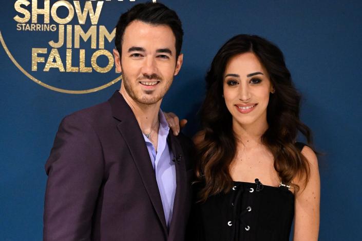 Kevin Jonas Shares Family Photo from Thanksgiving Halftime Game After Performing with Brothers