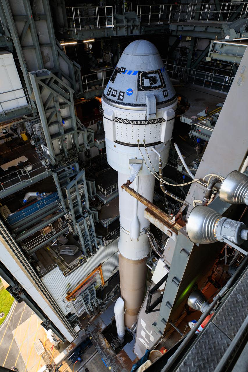 Boeing’s CST-100 Starliner spacecraft and the United Launch Alliance Atlas V rocket in the Vertical Integration Facility at Space Launch Complex-41 on Cape Canaveral Space Force Station in Florida. Starliner will launch on the Atlas V for Boeing’s second uncrewed Orbital Flight Test (OFT-2) for NASA’s Commercial Crew Program. OFT-2 is an important uncrewed mission designed to test the end-to-end capabilities of the new system for NASA’s Commercial Crew Program.