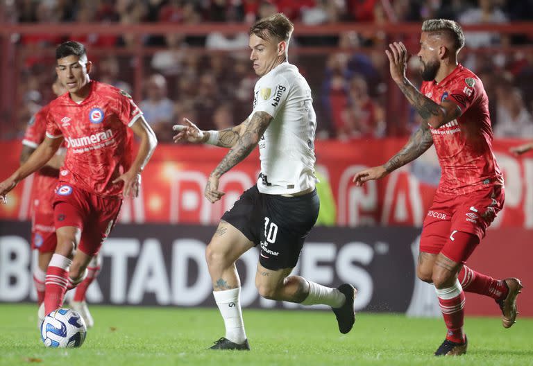 Argentinos Juniors no pudo ganarle a Corinthians, pero lidera el grupo E y está muy cerca de los octavos de final