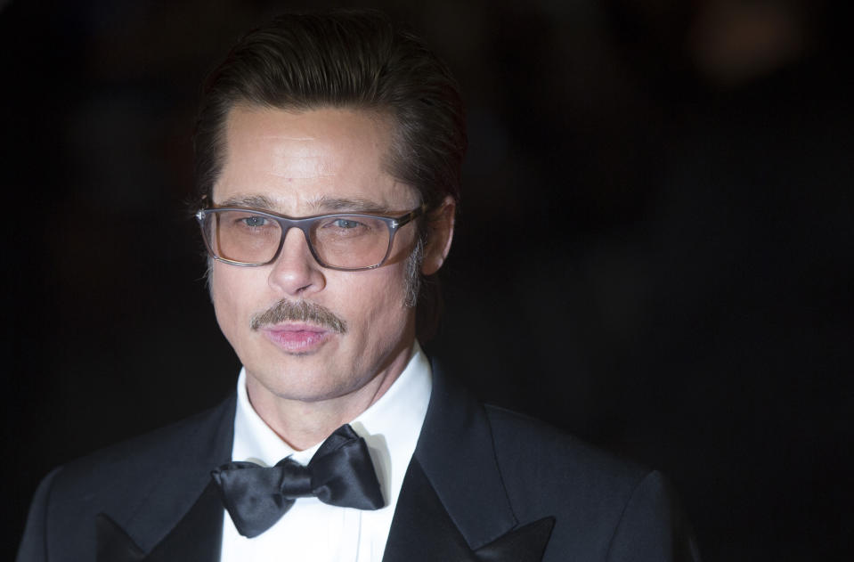 Movember Time! Brad Pitt trug einen Schnauzer bei der Premiere von 