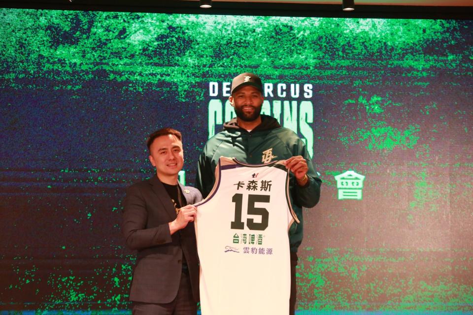 台啤永豐雲豹今（19日）為NBA球星卡森斯（DeMarcus Cousins）舉辦加盟記者會。林建嘉攝