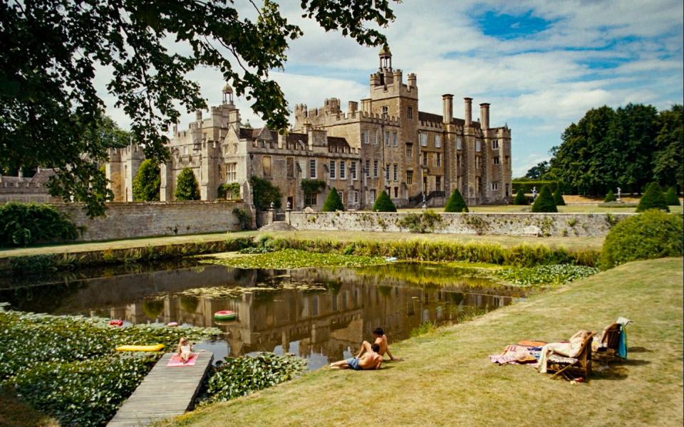 Μερικές σκηνές του Saltburn γυρίστηκαν στο Drayton House