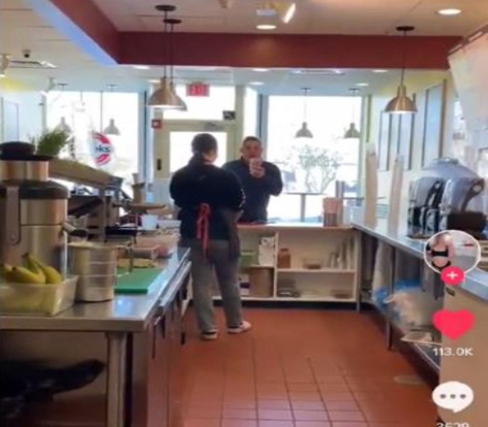 James Iannazzo was caught on camera abusing the Robeks smoothie shop employees (Twitter / @thatdaneshguy)