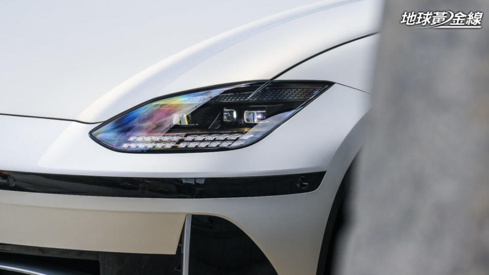 Ioniq 6是Hyundai在臺灣首個配備IFS智慧光型變化頭燈的車款。(攝影/ 陳奕宏)