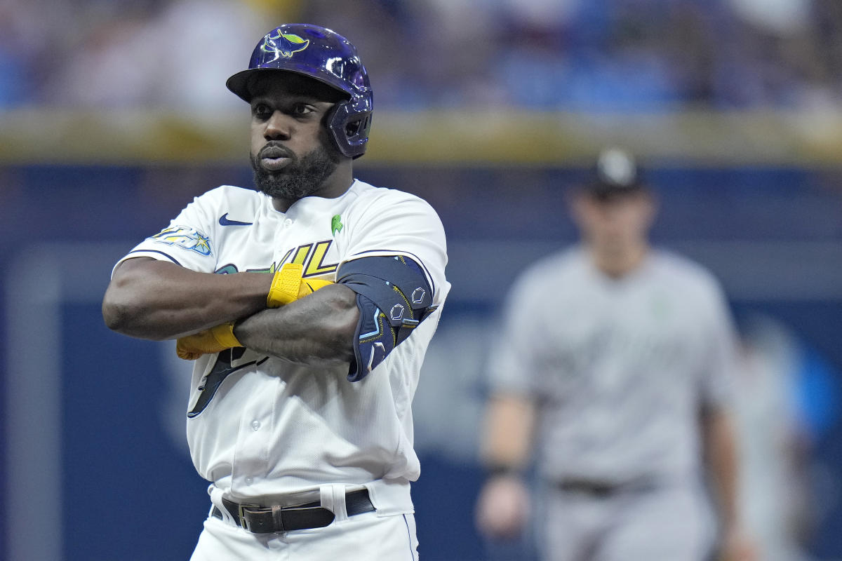 Rays let lead slip away, come back to walk off Pirates