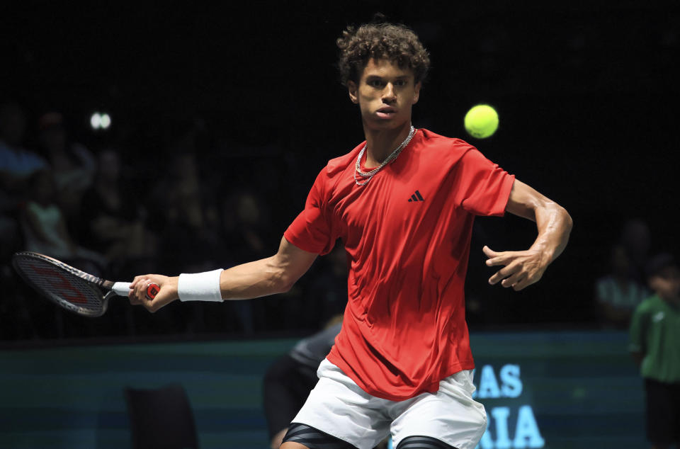 Canada's Gabriel Diallo returns the ball to Chile's Nicolas Jarry during the men's singles Davis Cup group A tennis match between Chile and Canada, in Bologna, Saturday Sept. 16, 2023. (Michele Nucci/LaPresse via AP)