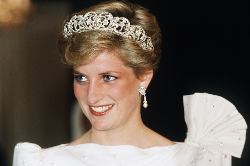 Prinzessin Diana trug das Kleid beim Staatsbesuch in Bahrain. (Bild: Getty Images)