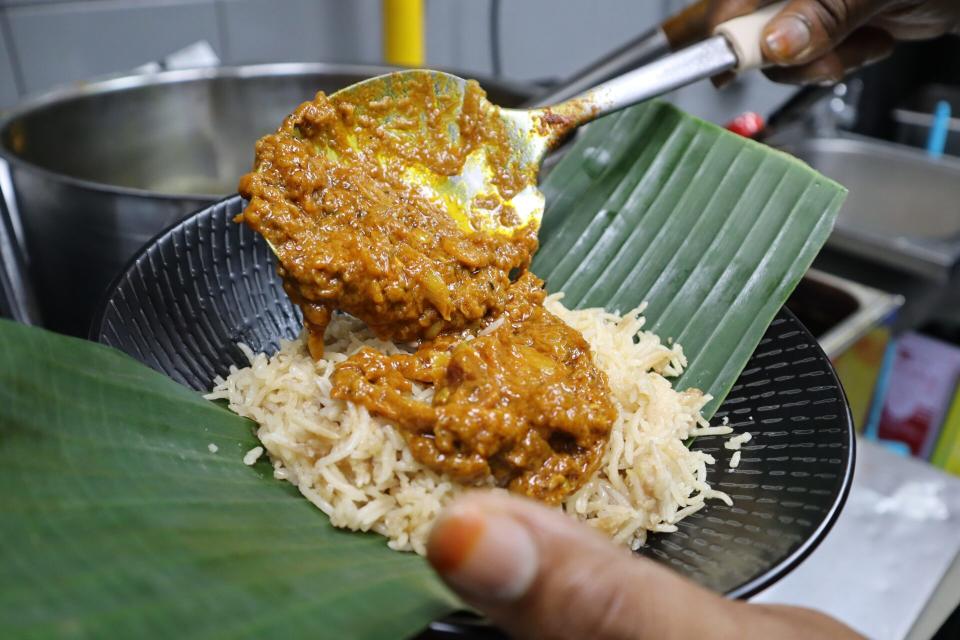 Briyani 47 serangoon - pouring salted fish curry