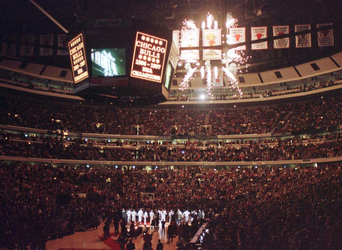 Sold at Auction: Chicago Bull, NBA, NEW 1997 CHICAGO BULLS CHAMPIONS LOCKER  ROOM CAP