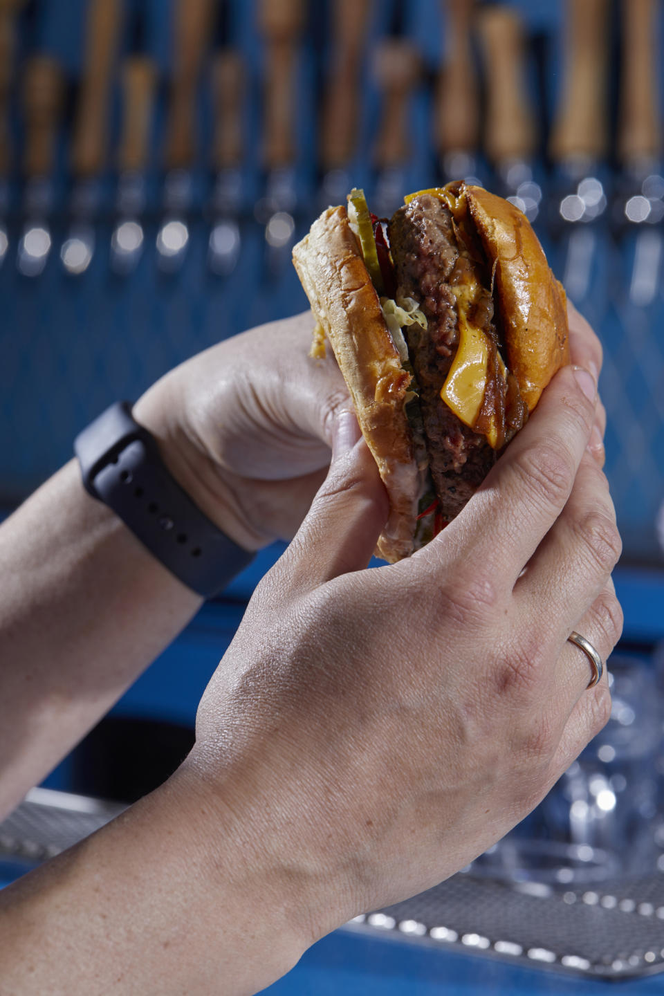 Una hamburguesa hecha con carne de la marca Impossible Meat en un restaurante de San Mateo, California, el 20 de febrero de 2020. (Peter Prato/The New York Times)