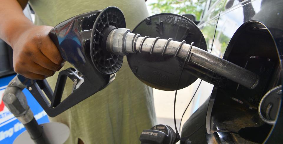 Traveling motorists this July 4th holiday should expect lower gas prices compared to last year, according to AAA.