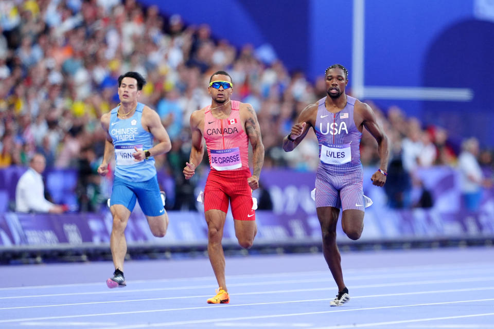 Noah Lyles dari AS saat berlaga di babak penyisihan lari 200m putra di Stade de France pada hari kesepuluh Olimpiade Paris 2024 di Prancis. Tanggal foto: Senin, 5 Agustus 2024. (Foto oleh Peter Byrne/PA Images via Getty Images)