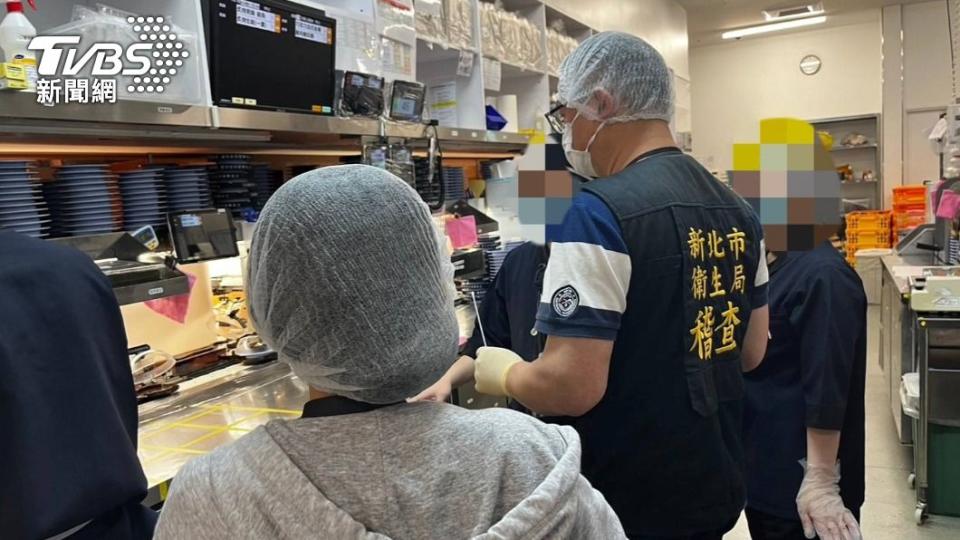 衛生局命藏壽司新莊宏匯店自即日起暫停作業。（圖／TVBS）