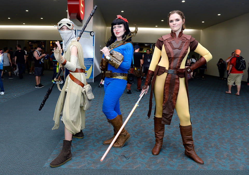 <p>A cosplayer posse on July 22. <i>(Photo: Matt Cowan/Getty Images)</i></p>