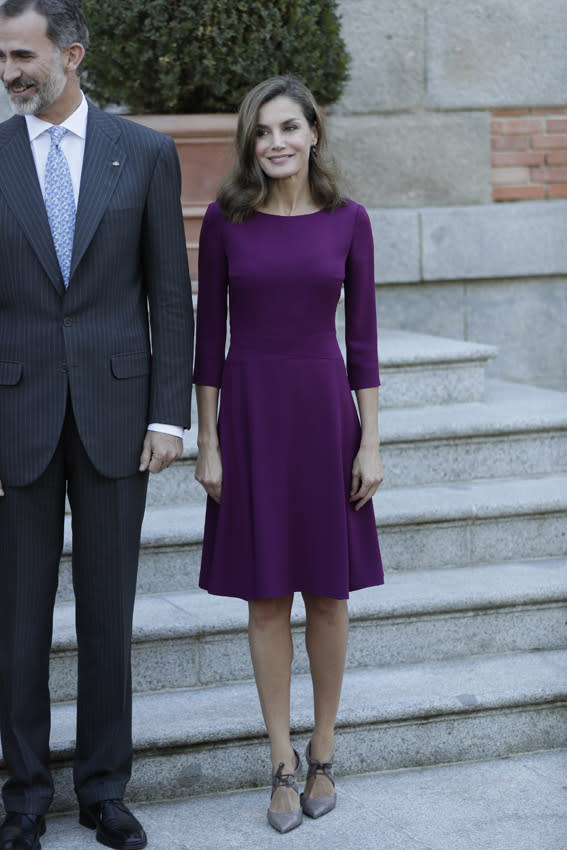 reina_letizia_vestido_morado_z