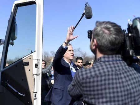 Republican U.S. presidential candidate Jeb Bush waves as he walks to his bus after speaking at a campaign event in Greenville, South Carolina February 19, 2016. REUTERS/Rainier Ehrhardt