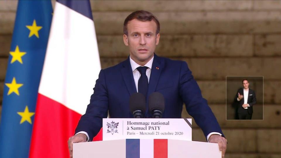 Emmanuel Macron à l'hommage national de Samuel Paty, à la Sorbonne le mercredi 21 octobre. - BFMTV
