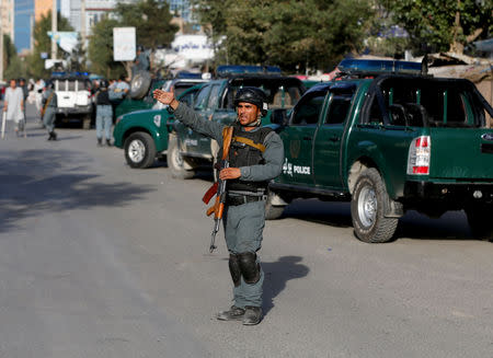 Afghan policemen arrive at the site of a suicide bomb attack in Kabul, Afghanistan August 15, 2018. REUTERS/Omar Sobhani