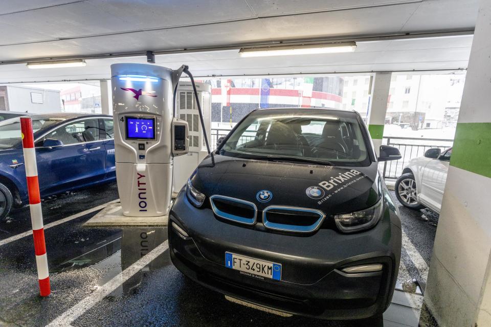 BMW charging