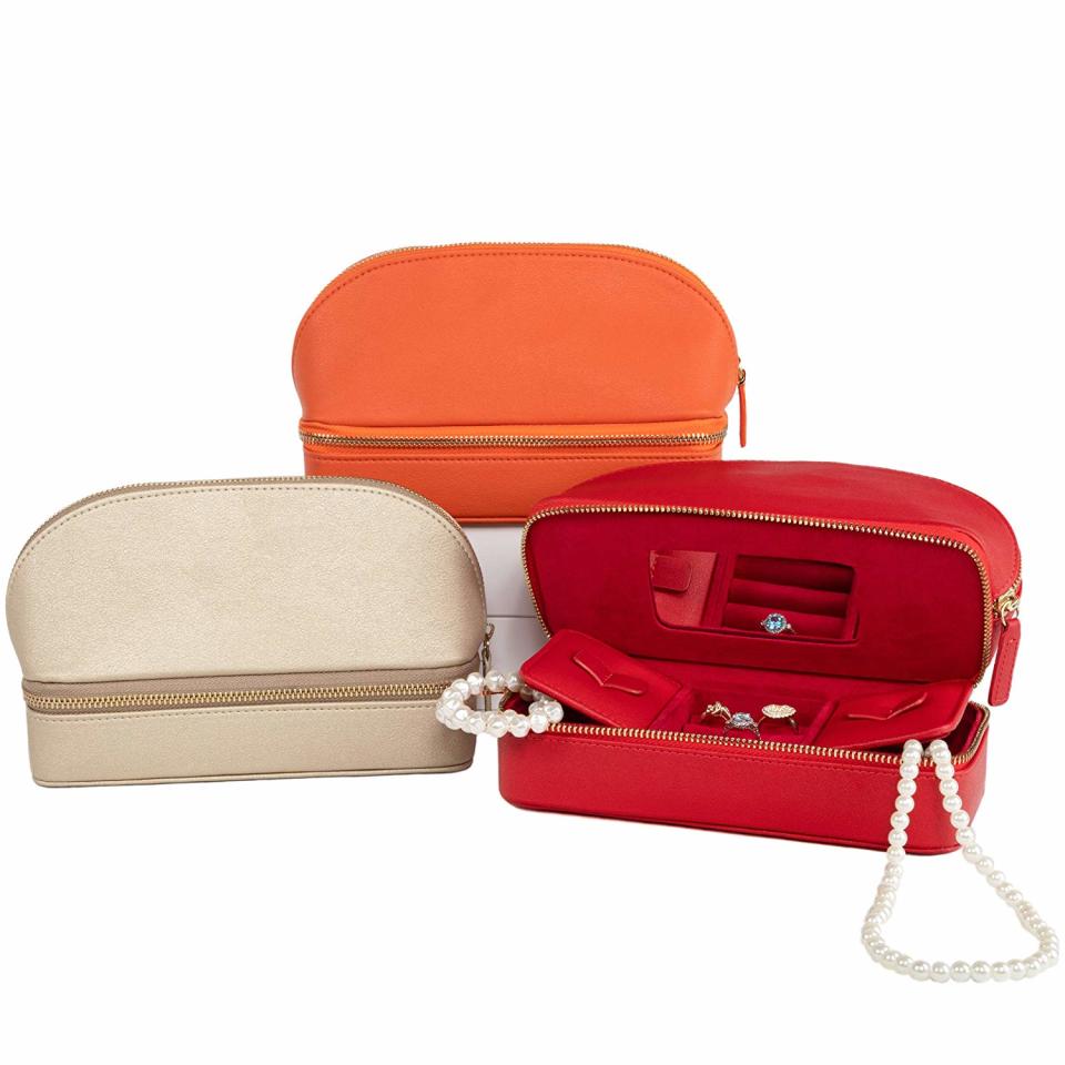 Brouk and Co. Duo Travel Organizer for Cosmetics and Jewelry, Gold. (Photo: Amazon)