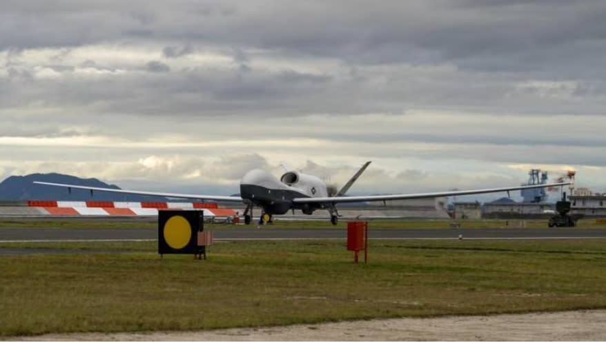 美國海軍MQ-4C「海神」(Triton)無人機。圖為駐日美軍岩國基地。   圖：翻攝美國海軍陸戰隊