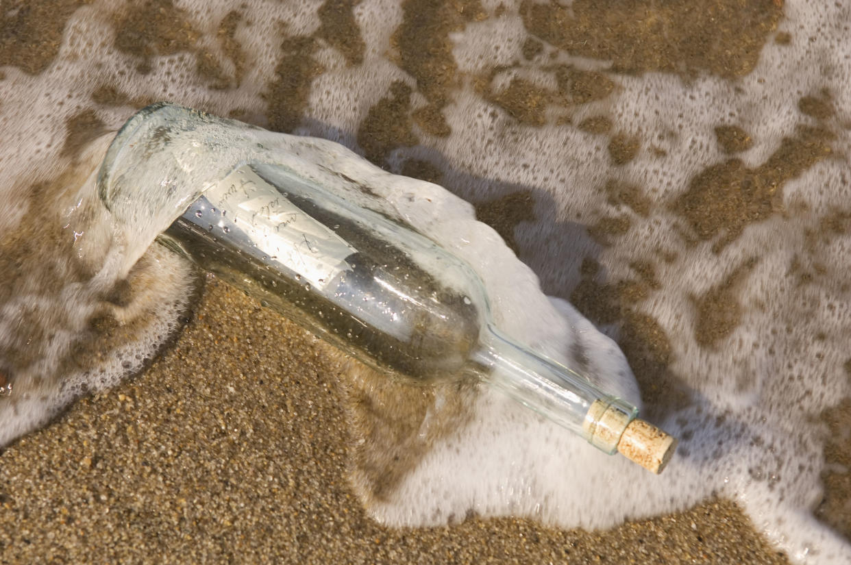 Der Flasche, die zwei US-Amerikaner zufällig entdeckten, legte einen langen und weiten Weg zurück. (Bild: ddp Images)